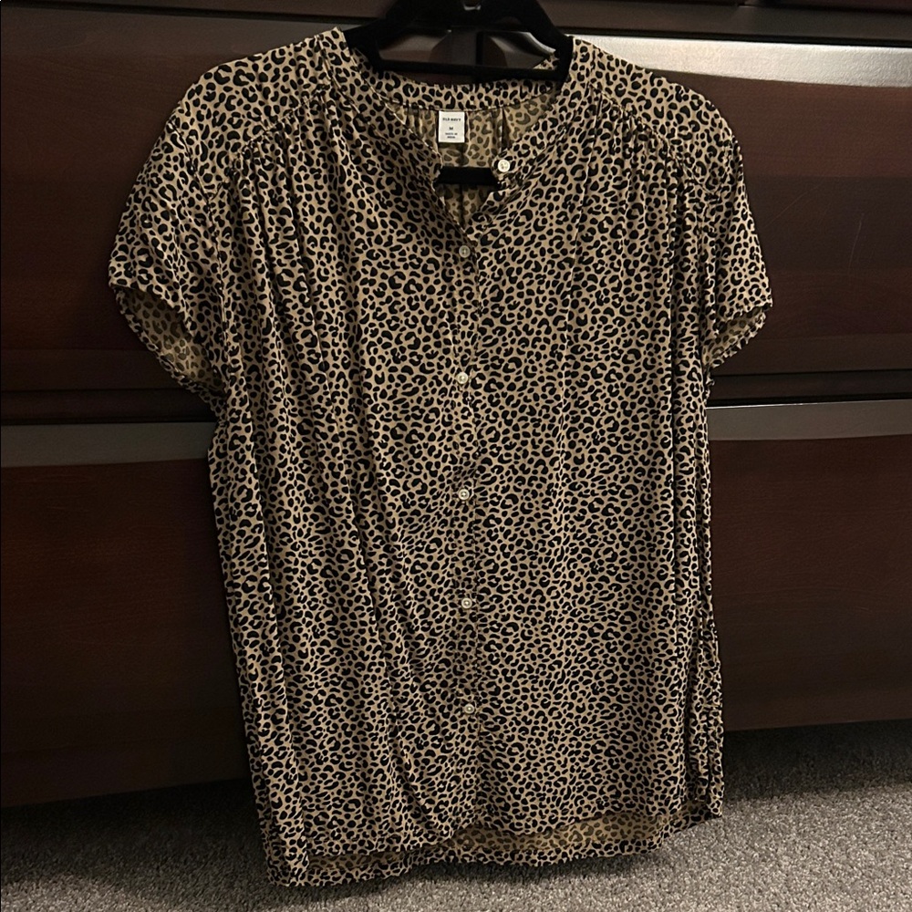 Old Navy Leopard Print Short Sleeve Button-Down Shirt – Size M